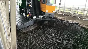 Самоходный навозоуборщик